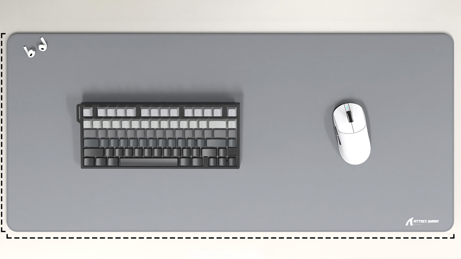 Desk Mat vs. Mousepad da Gaming Standard: Vantaggi, Svantaggi e Estetica della Configurazione