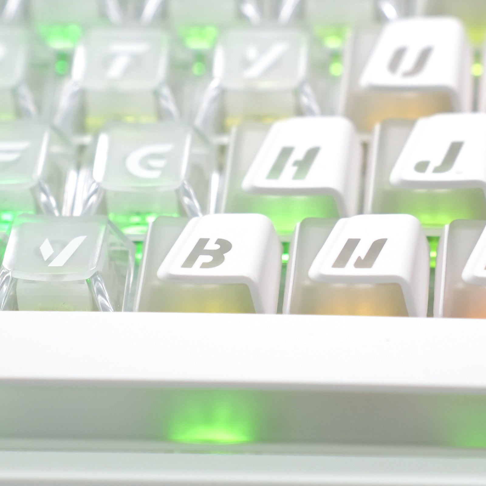 ATTACK SHARK SK07, 131 tasti, keycap Prism con retroilluminazione trasparente, ANSI, bianco